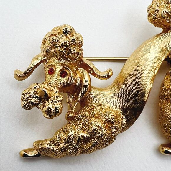 Monet Vintage Matte Gold Tone Red Rhinestone Poodle Dog Statement Brooch (EUC) - Picture 4 of 8